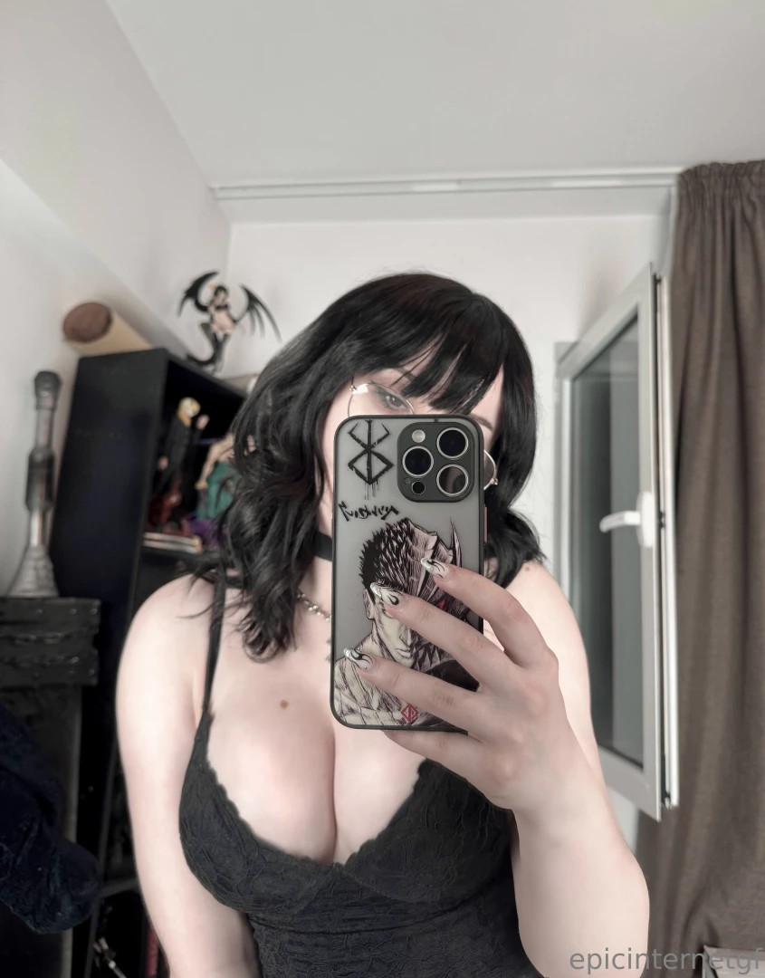 Wyd if yo bff s mom looked like this 