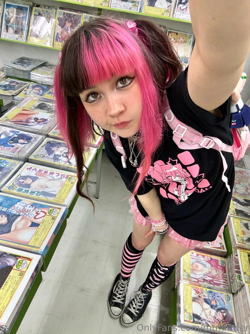 Like if u read watch hentai then comment ur fave if ur brave enough to part 1 