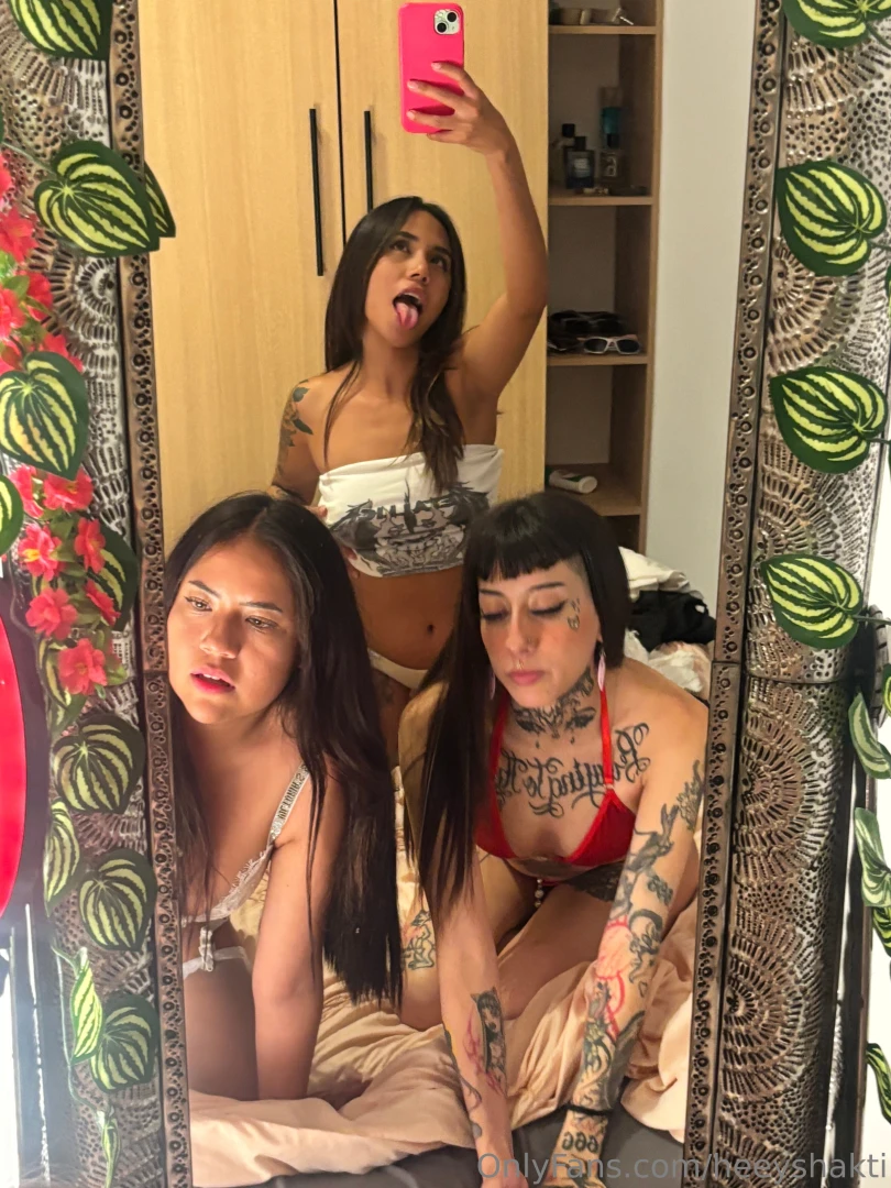 Mis amigas y yo hicimos una reunion pero terminamos juntas en la cama 