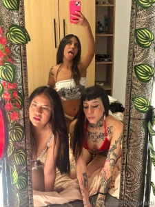 Mis amigas y yo hicimos una reunion pero terminamos juntas en la cama