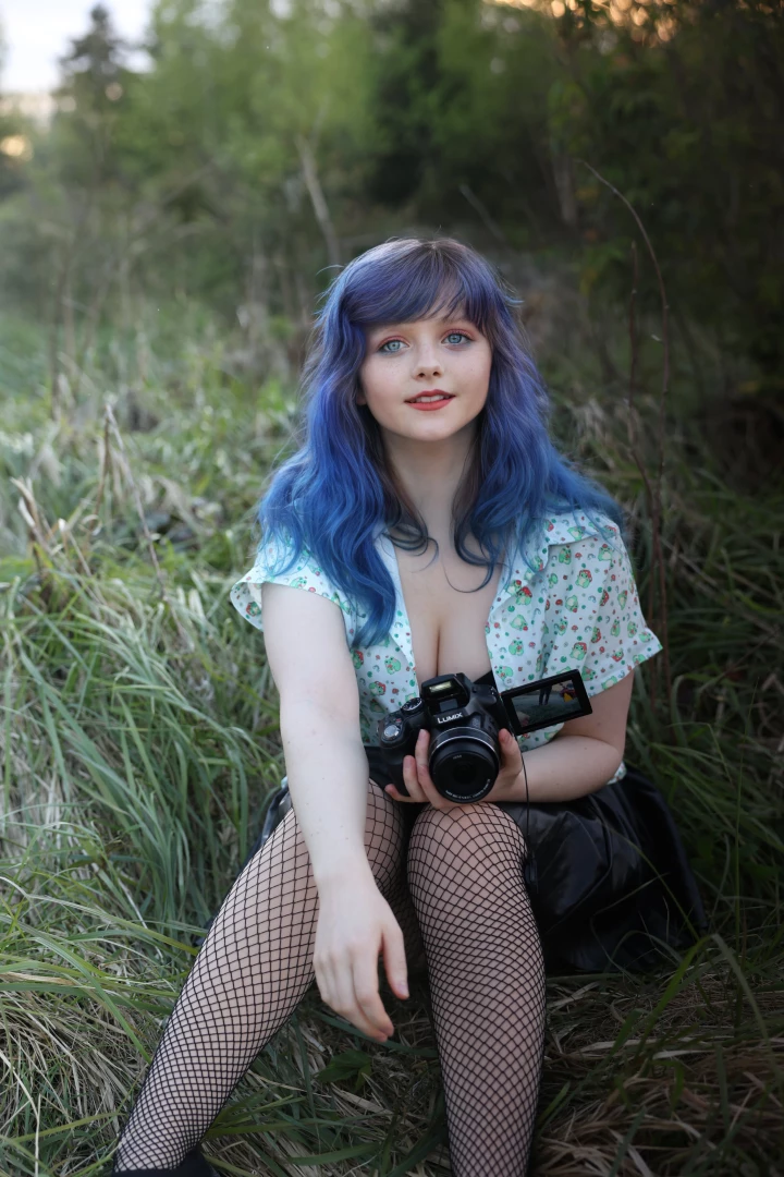 Photographing my boobs for lunadlight and of course you ll find my part 1 