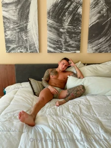 4 works of art in this pic wanna be the 5th