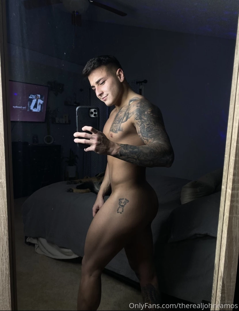 Happy hump day lowkey loving the changes i ve made in the gym 