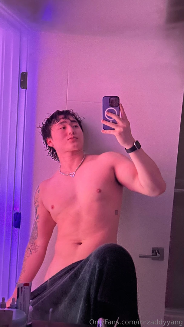 Anyone wanna take a steamy shower 