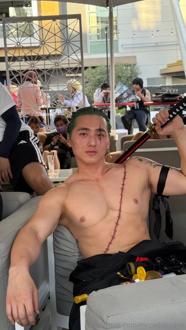 Say hi in my dms if you want to see full zoro 