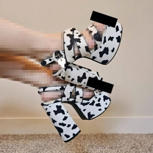 If you can guess what color my pedi is under all the pixels and black