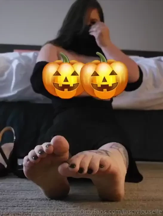 Uncensored on my vip page but you get to enjoy my cute feet either way 