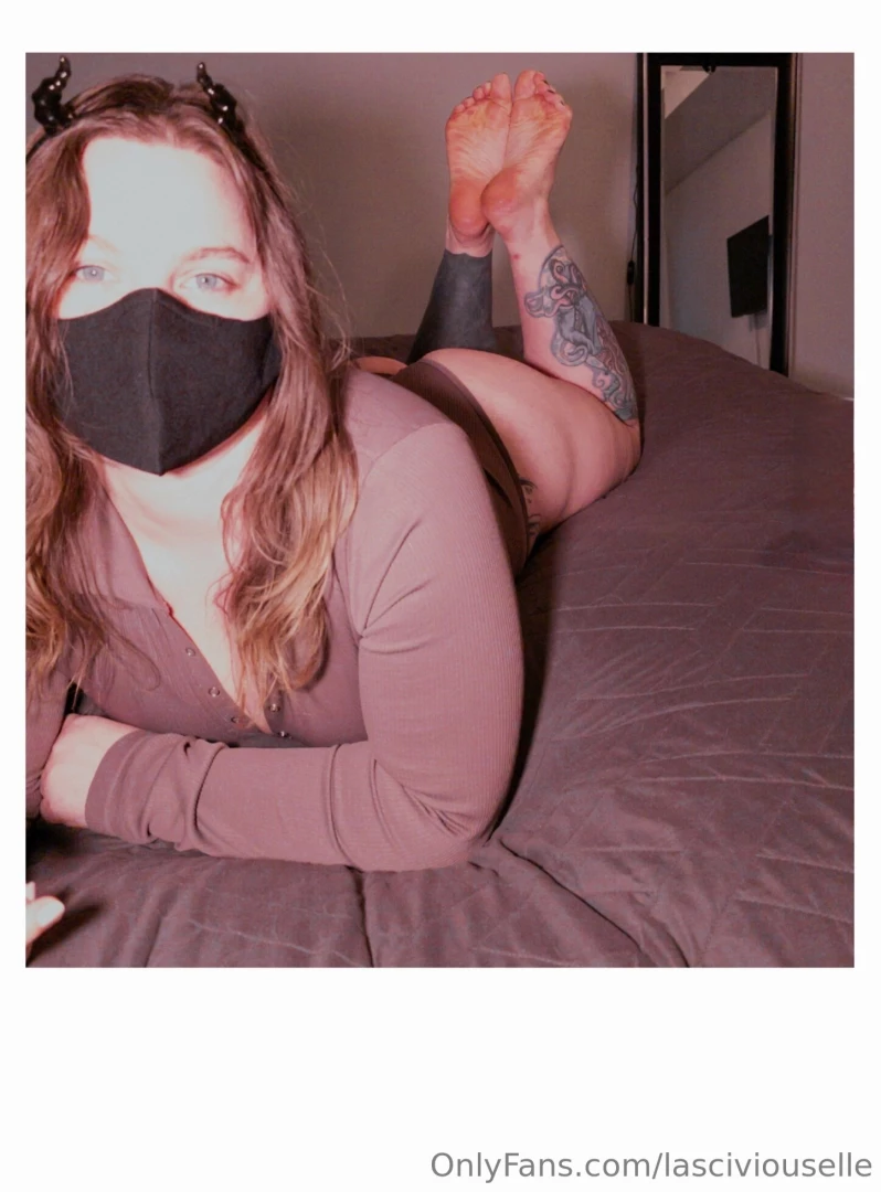 Messing with the lighting these came out looking like polaroids kinda 