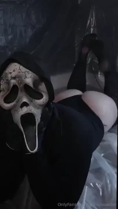 Obligatory ghostface thirst for the season all fake 