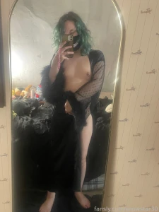 Surprise video of me using my dildo i have also opened custom pics for part 3