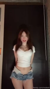 Dancing egirl tiktok brownhair trend fyp