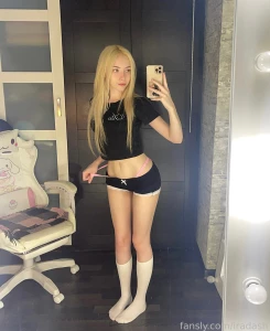 Blondegirl nomakeup