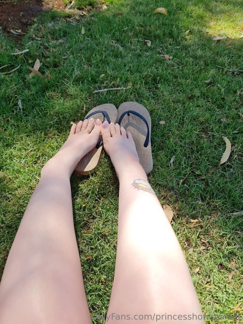 Long toe nails and flip flops part 3 