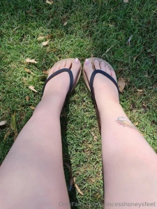 Long toe nails and flip flops part 2