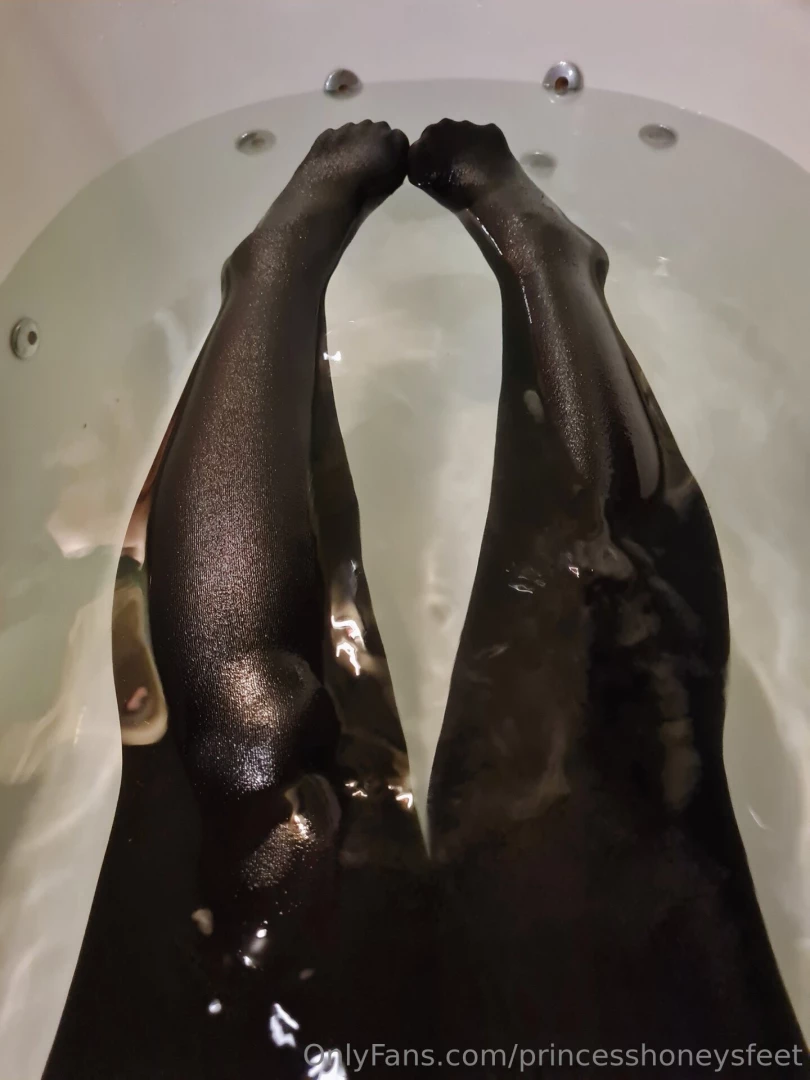 Wet nylons anyone part 1 