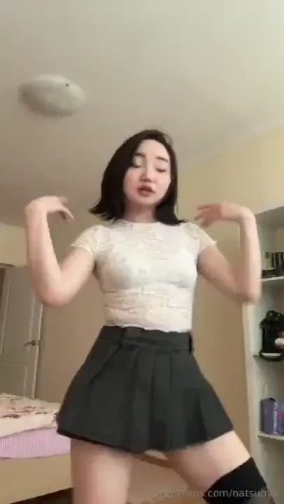 Dancing like a true idol hehe 