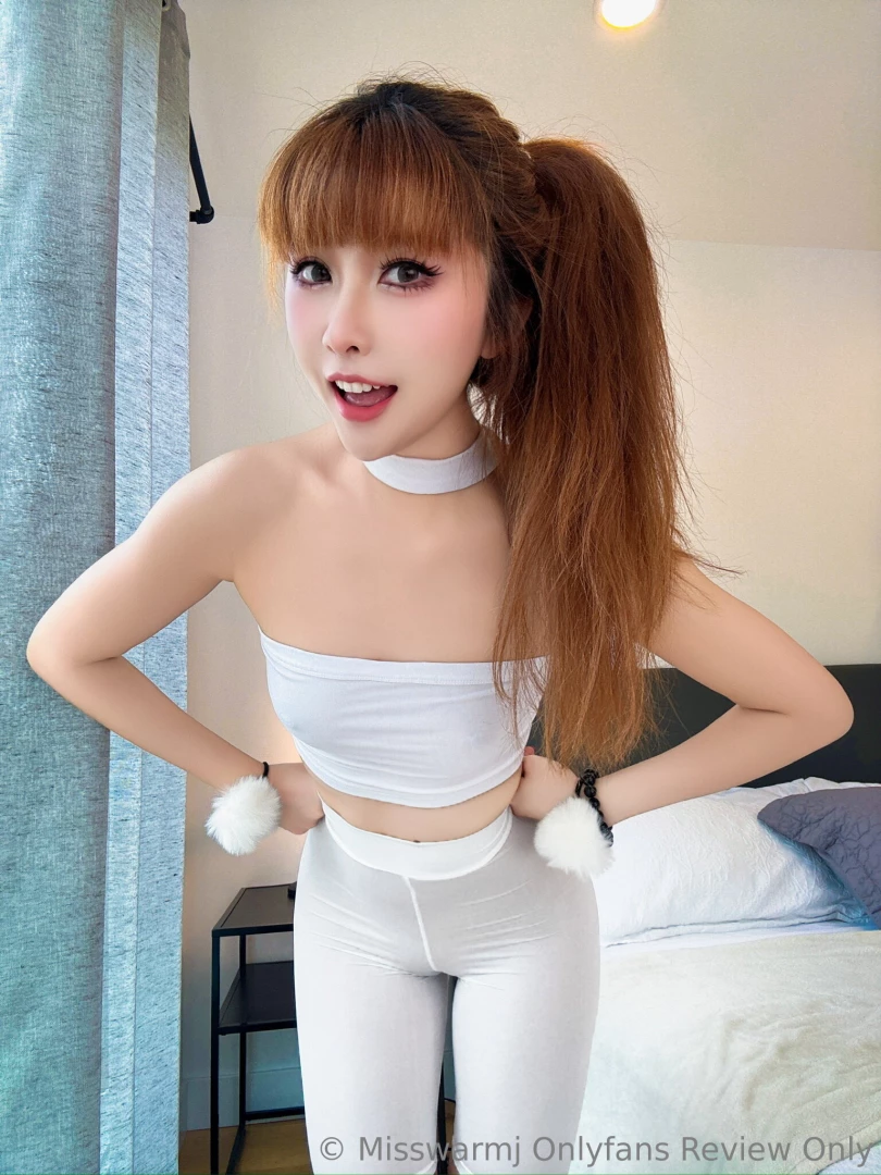 Do you like me more in white or red 
