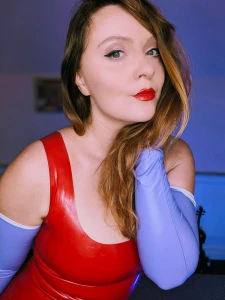 Please vote for me in the cosplay cutie contest tonight contest vote