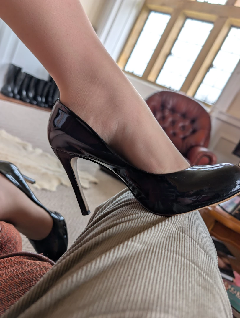 Stepping up the heat my high heel on oscar who s next under my command 