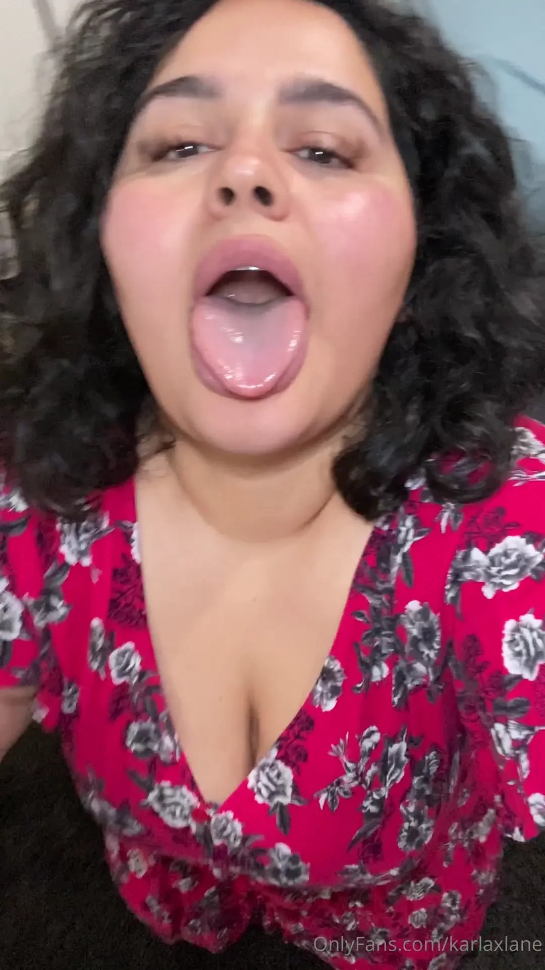 My mouth would look so good on your cock right now watch how wet and 