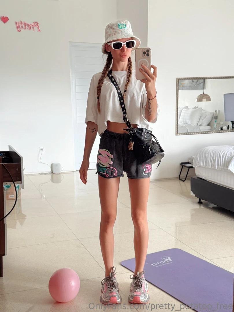 Fun girl is better then pretty girl but i am both 