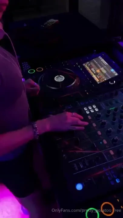 Last night s first dj set experience was mind-blowing the energy beats 