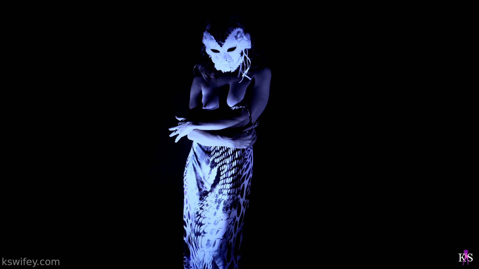 The housewife s secret pleasure 13 minutes the story of the masquerade part 1 