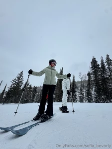 Skiing snowbunny part 2