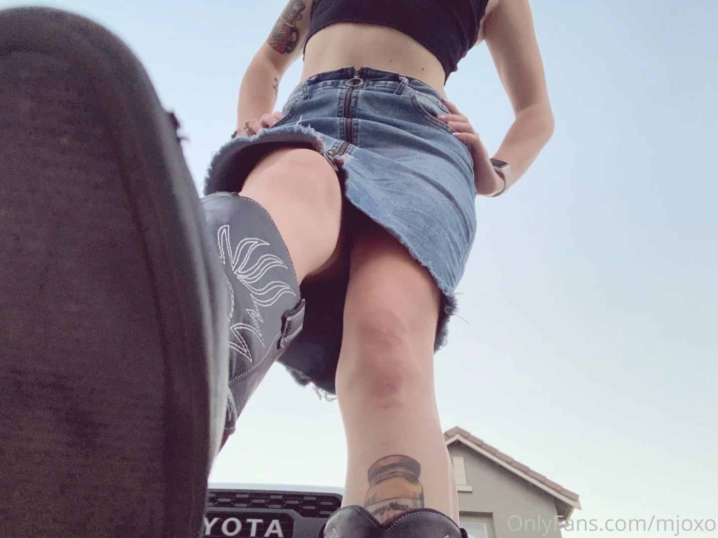 Any boot lickers in chat 