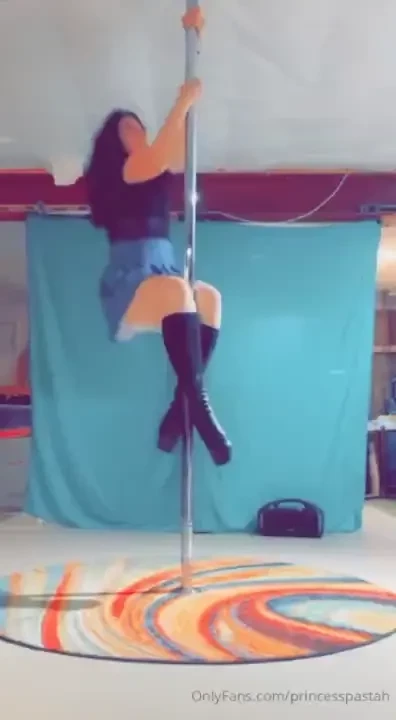 A little video to say hi for my new friends here i m a classically 