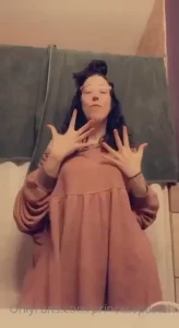 Do happy girls with messy hair turn you on