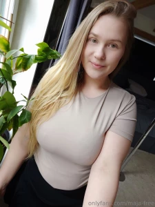 The weekend went by too quick who wants to chat with me to brighten up