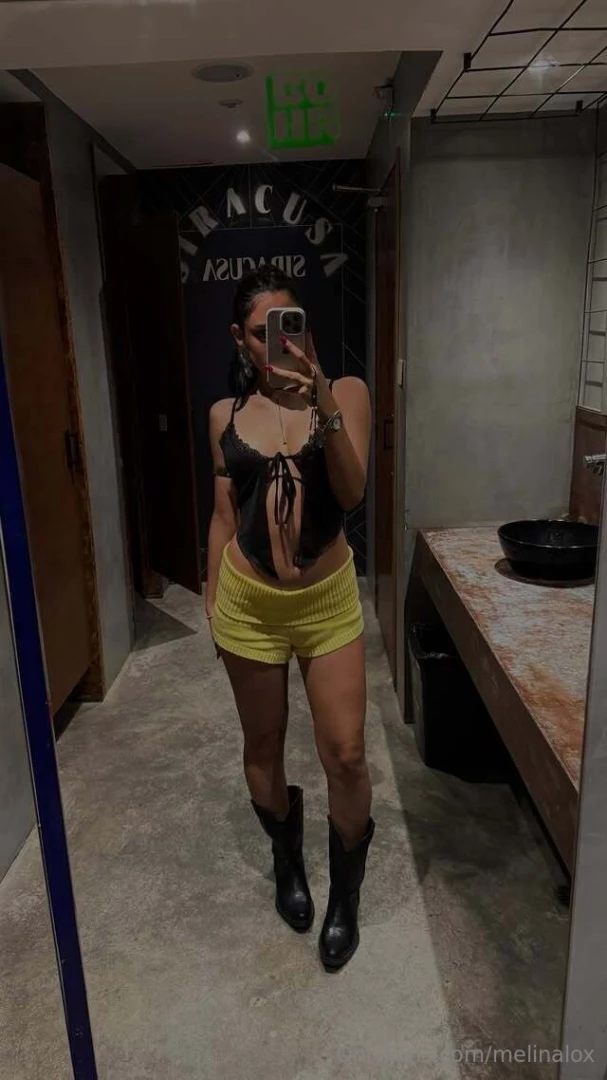 Look a me tell me what you like about my body 