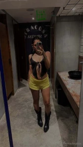 Look a me tell me what you like about my body