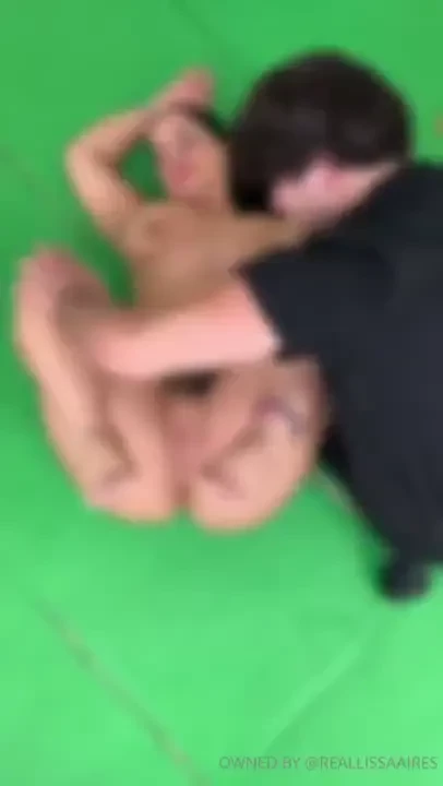 I saw this hottie stretchmasters in my gym and wanted to do some 