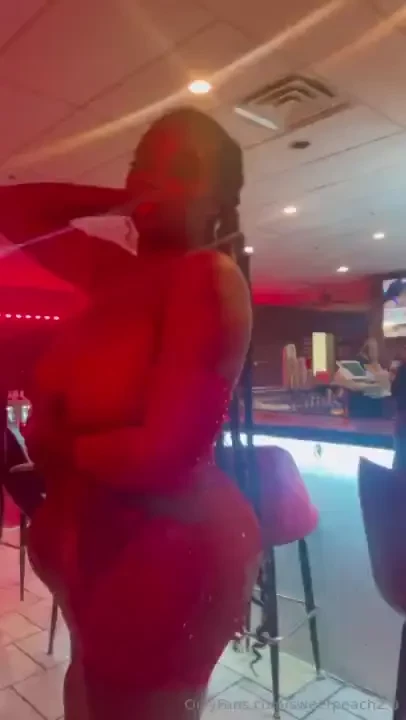 Facetime me baby i want to put this ass in your face 