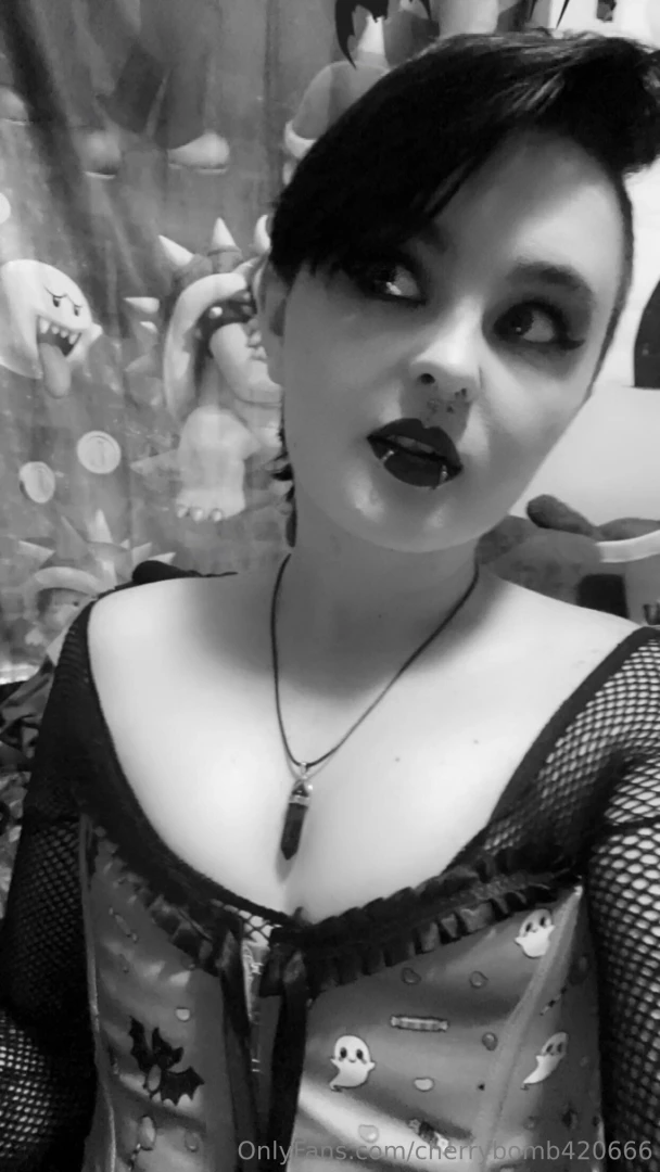 Hot goth girl photo shoot coming tonight 