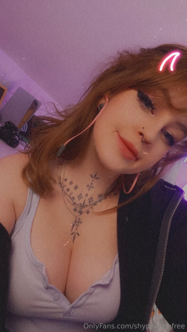 Hey im live on twitch rn 