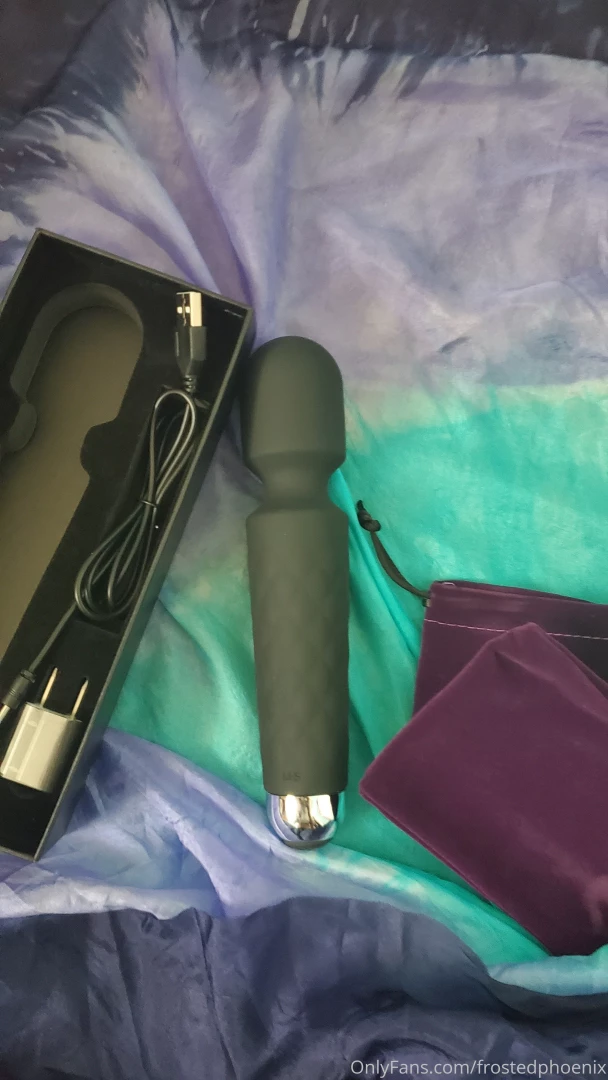 Eeeeeppp brand new vibrator just came in look out for the video 