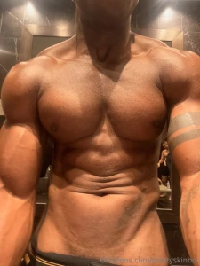 Who wants a taste of these abs