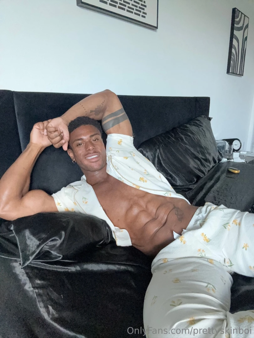 Would you kiss my abs 