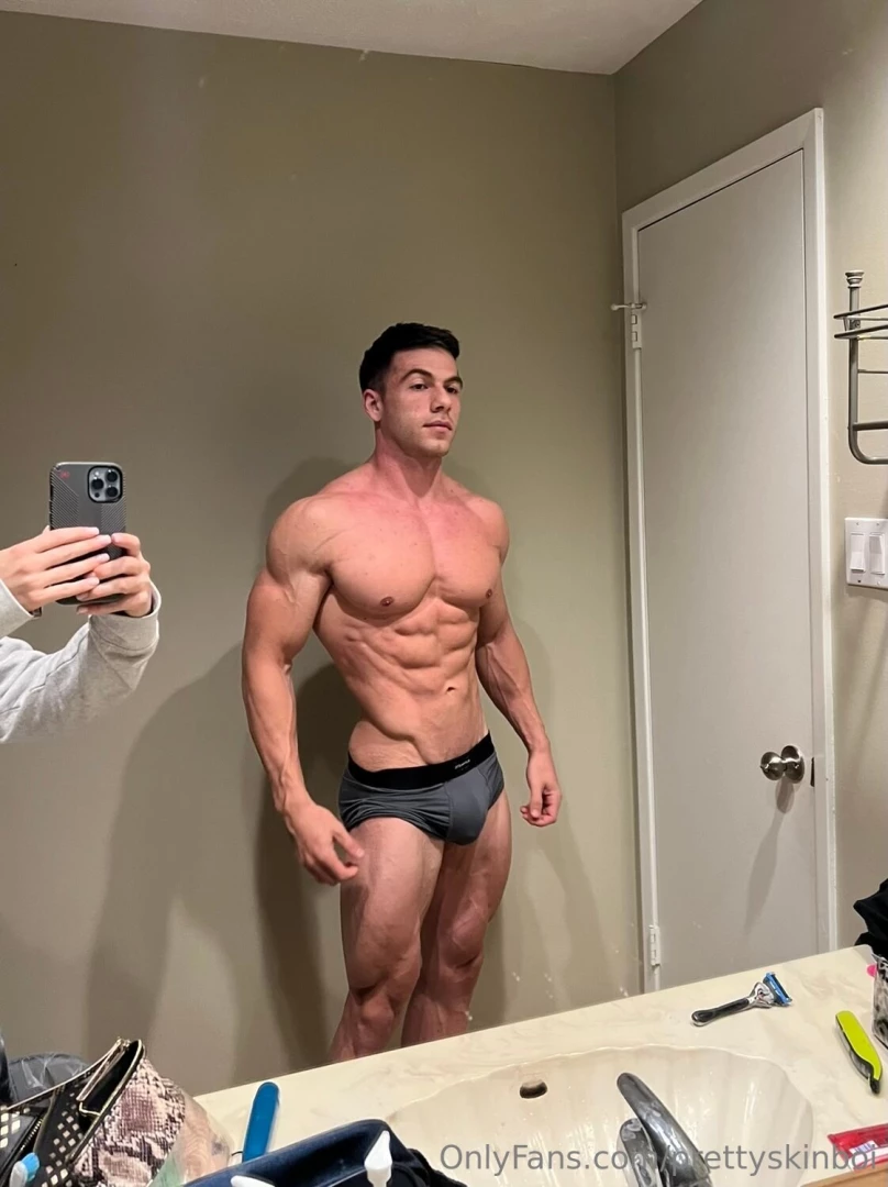 Follow the bro seanadams23 we linking up for gym content soon yall 