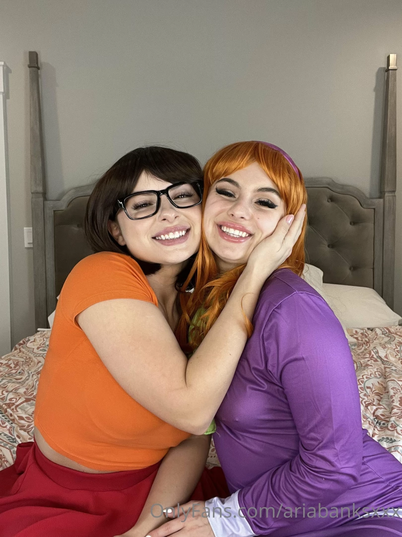 Daphne and velma had a scoobieee doobieee night part 1 