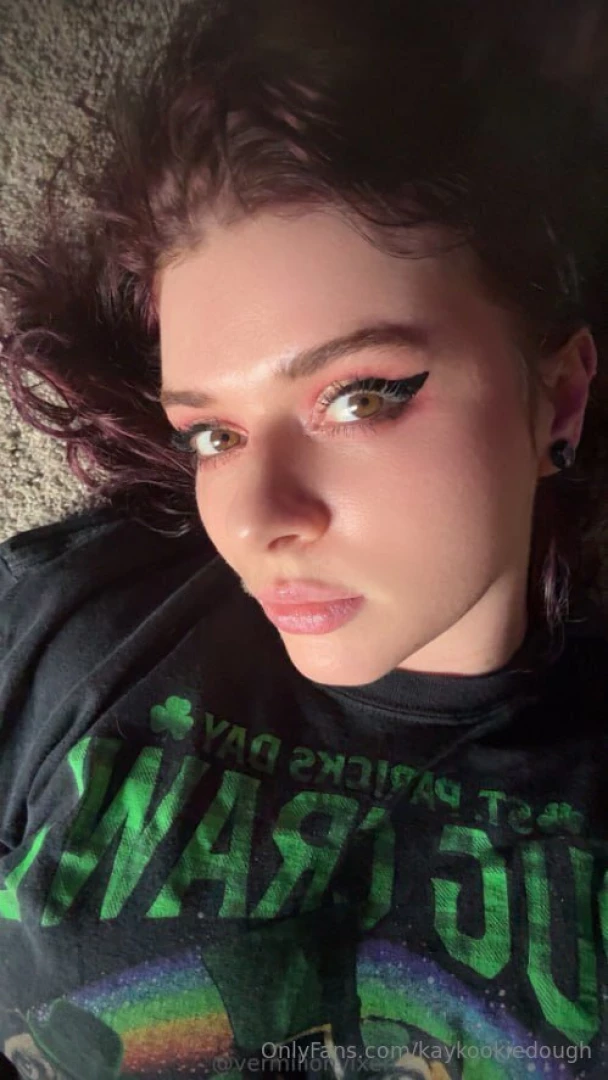 Vermilionvixen knows just how to get your motor revving she is the 