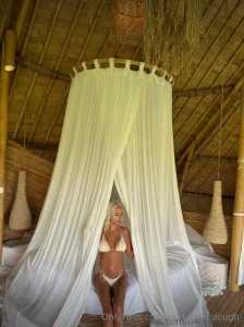 Wow selenavixenn is posting the craziest tapes in her page come chat part 12