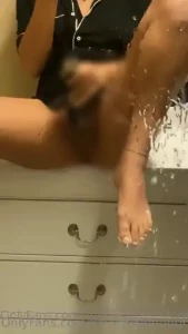 Tip me 25 for the full squirting video