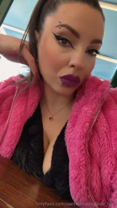 La vostra befanona sexy vi ha portato un bel dolce su of che ve lo