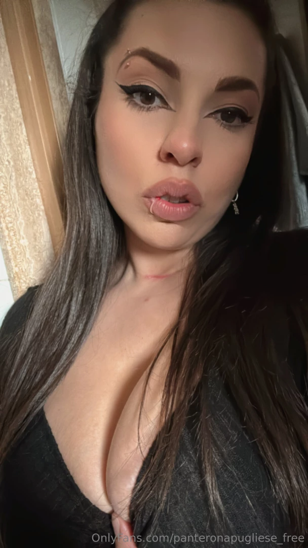 Facciamo i porconi insieme ho voglia di voi vi aspetto su onlyfans com 