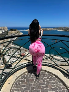 Stasera sono timida mi serve qualcuno che mi faccia sentire a mio agio