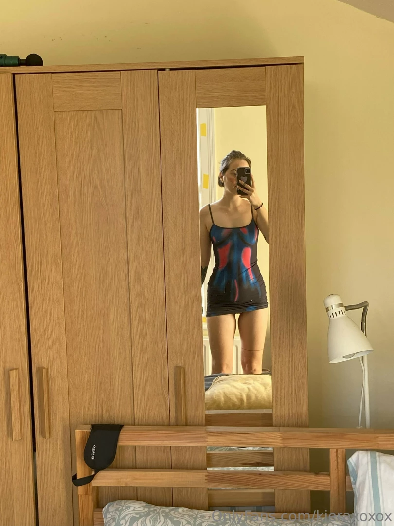 Mirror selfie game on point 